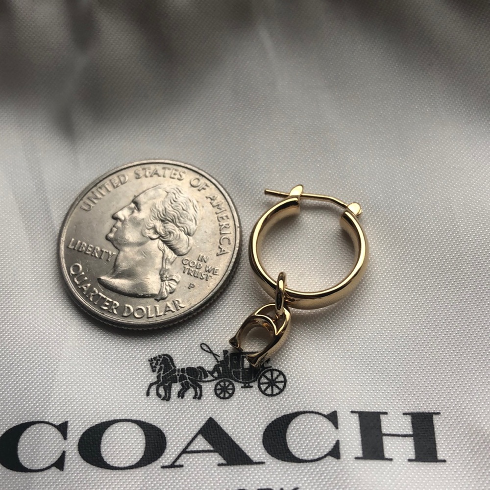 💋 Gold coach hoop earring with dangle - Picture 6 of 6